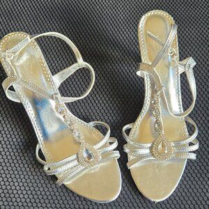 Prom, Wedding, metallic silver strappy sandals 9.5 M dressy 2" heel